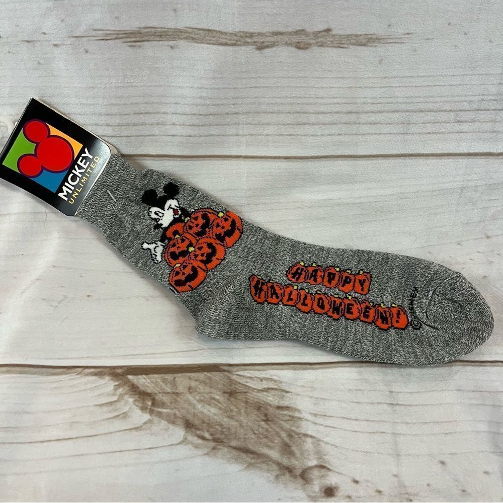 NWT Vintage Unlimited Mickey Mouse Disney Halloween Pumpkin Gray Socks Size 9-11